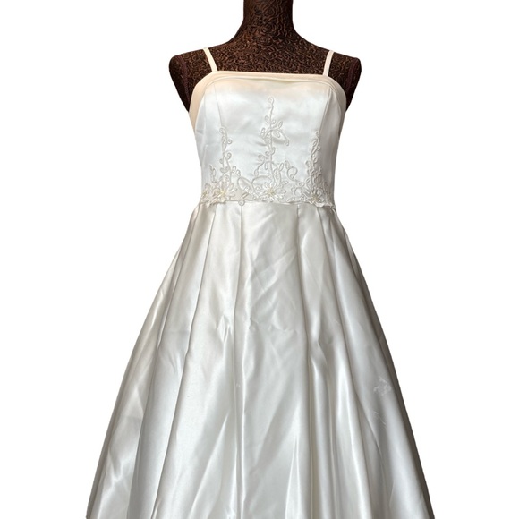 COPY - 🤍Custom tailored Beautiful satin Dress/# 009 - Picture 12 of 16